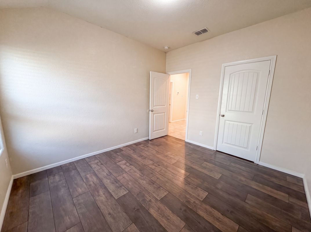 Photo 11 of 20 of 6337 Pontoon St, Fort Worth, TX