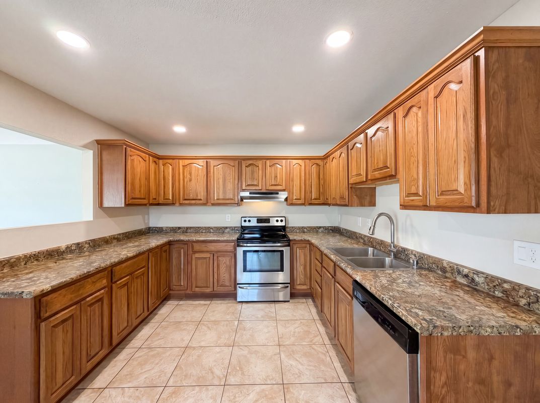Property photo 2 of 1725 N Date Unit 70