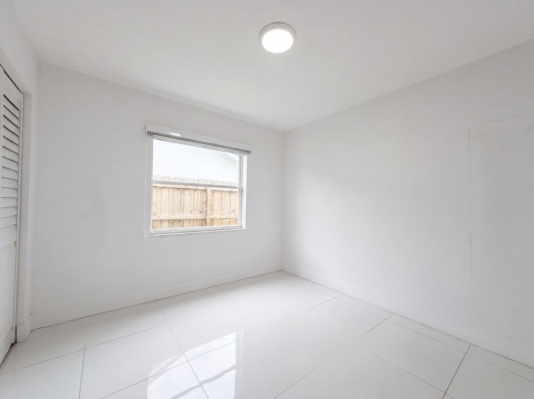 Photo 16 of 25 of 16571 SW 145th Ave, Miami, FL