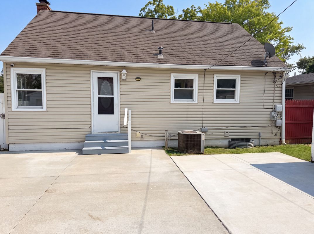Photo 5 of 25 of 651 Raleigh Dr, Columbus, OH