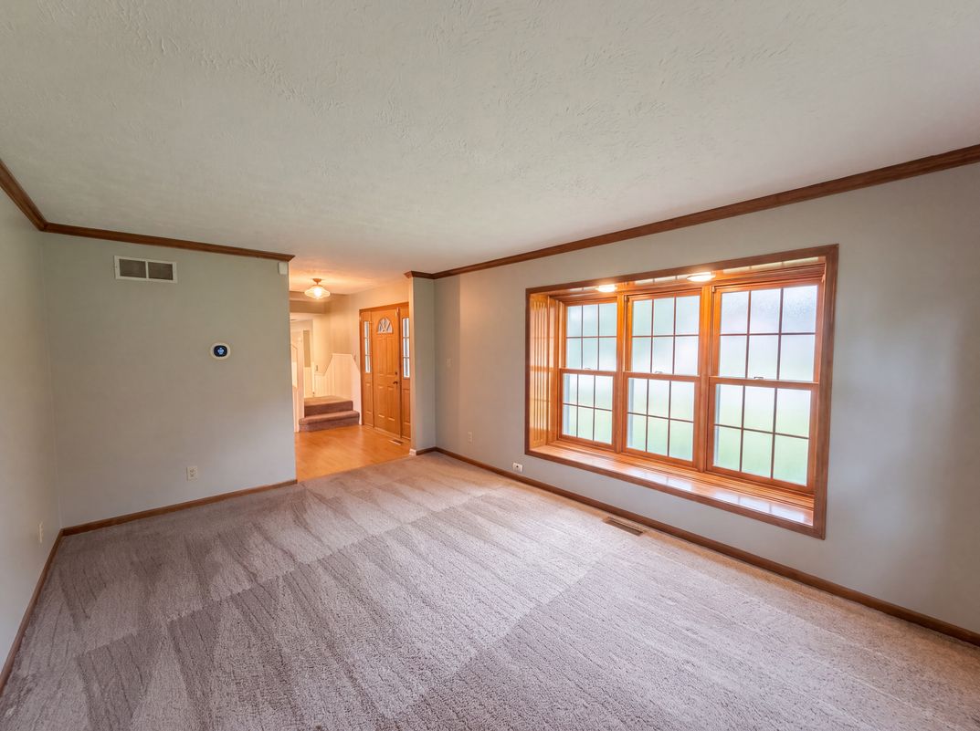 Photo 7 of 23 of 8005 Edgewood Ct, Plainfield, IN