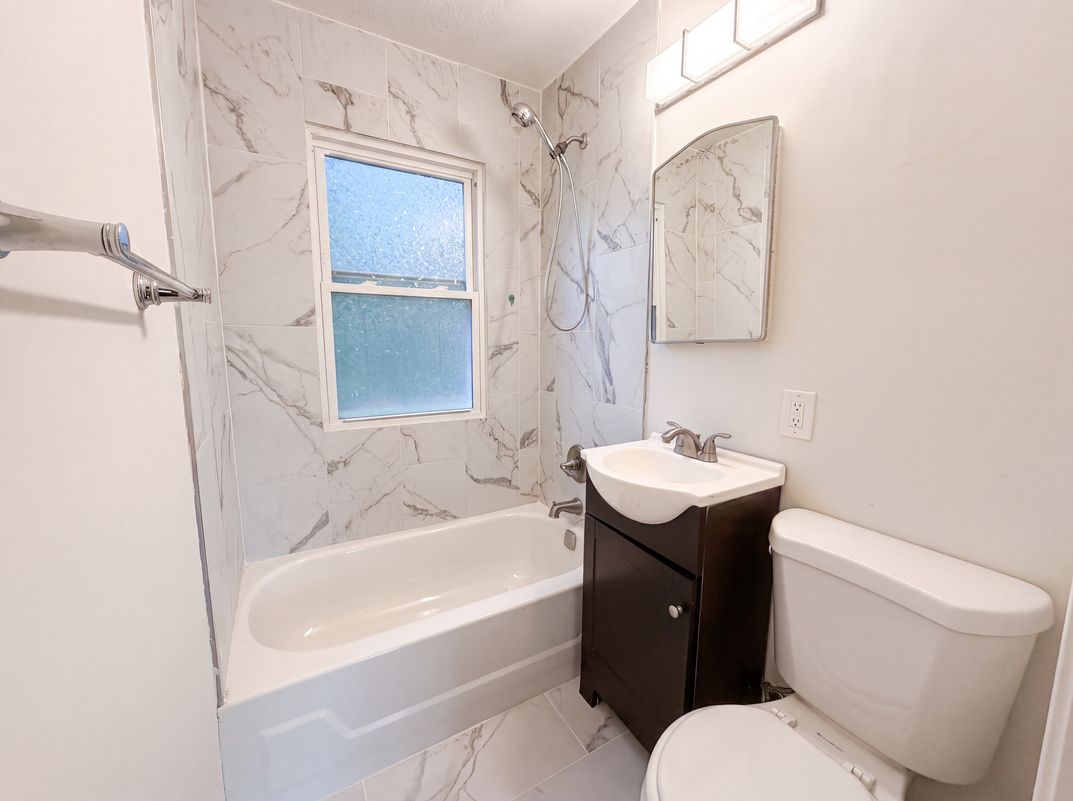 Photo 10 of 25 of 2084 Hillview Rd, Mounds View, MN
