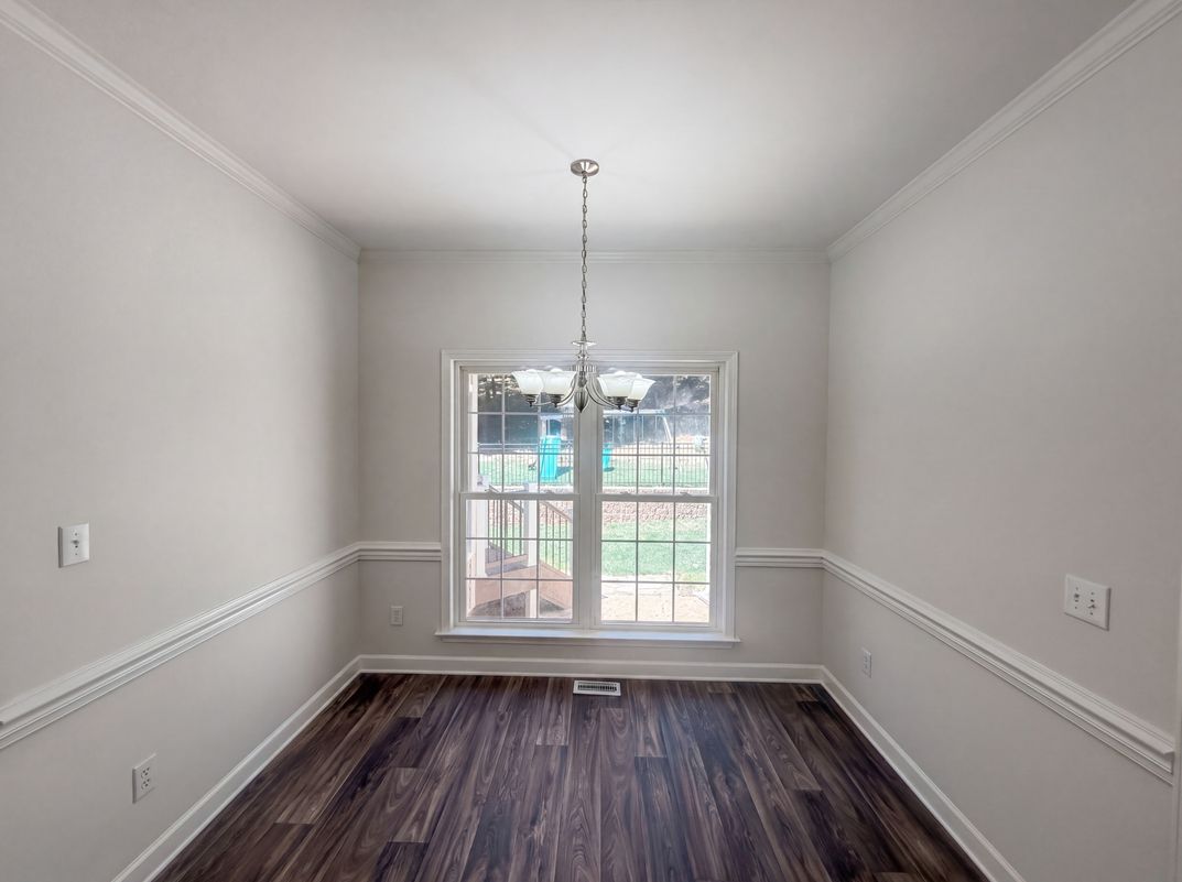 Photo 11 of 33 of 6120 Tennyson Dr, Kernersville, NC