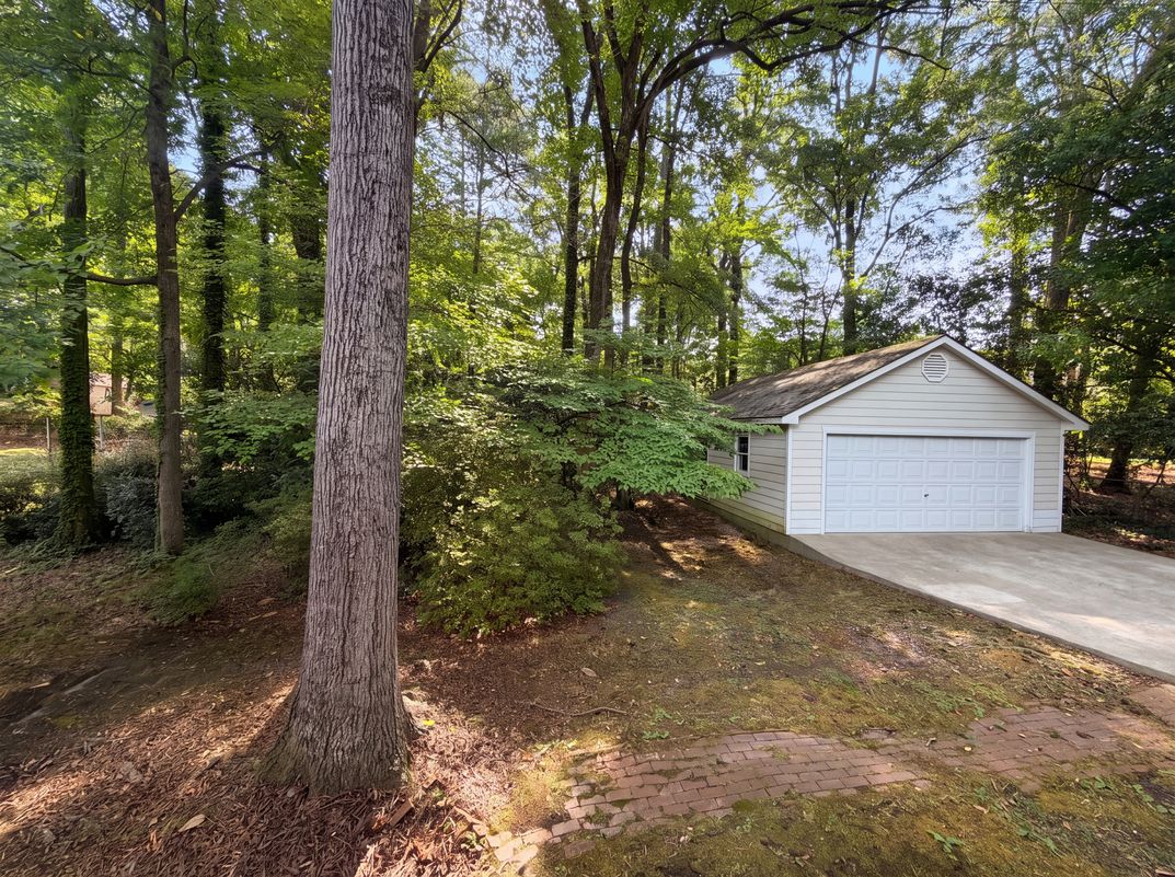 Photo 15 of 19 of 917 Hillview Dr, Cary, NC