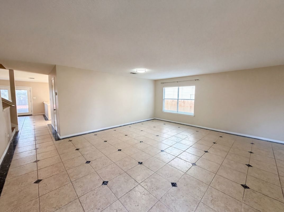Photo 11 of 22 of 2727 High Point Dr, Round Rock, TX