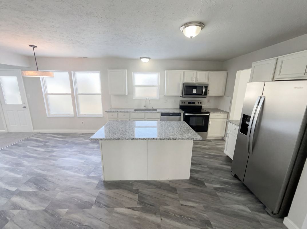 Photo 2 of 31 of 10142 Sandcherry Ln, Indianapolis, IN