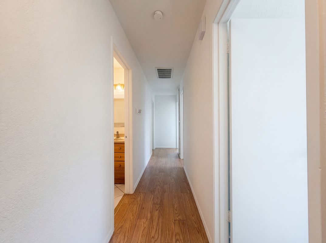Photo 17 of 33 of 4814 Monet Way, Sacramento, CA