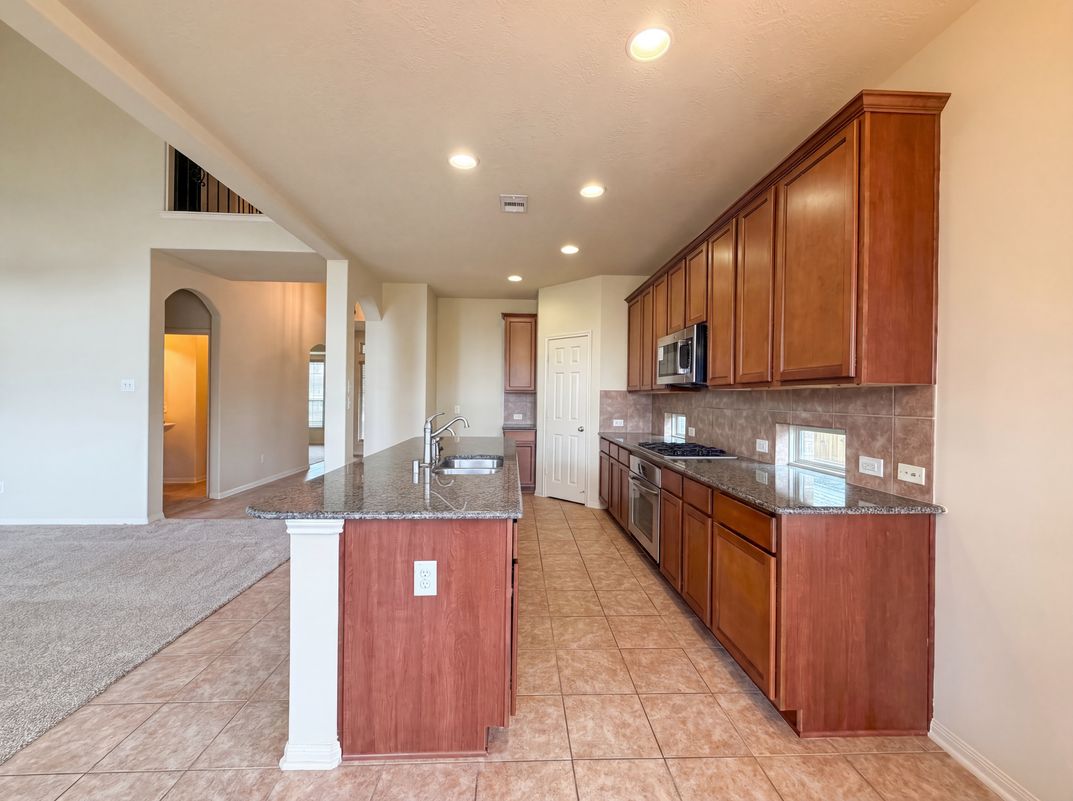 Photo 8 of 25 of 4710 Autumn Pine Ln, Houston, TX