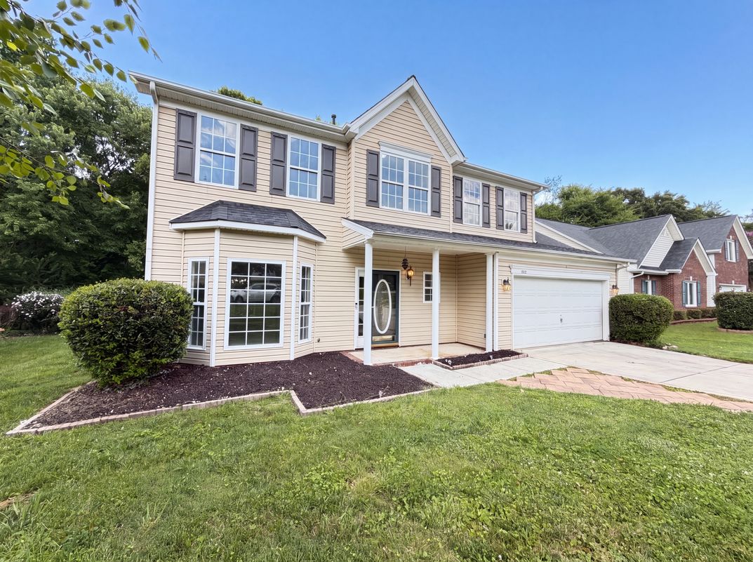 Photo 18 of 22 of 3621 Straussburg Woods Ln, Matthews, NC