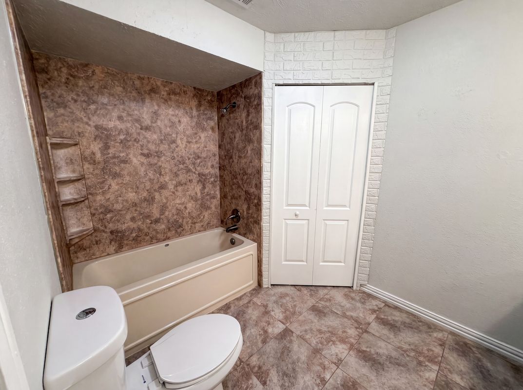 Photo 18 of 21 of 316 Brookwood Dr, Desoto, TX