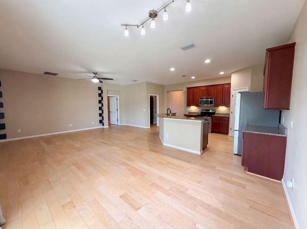 Photo 11 of 27 of 5605 Windsong Oak Dr, Leesburg, FL