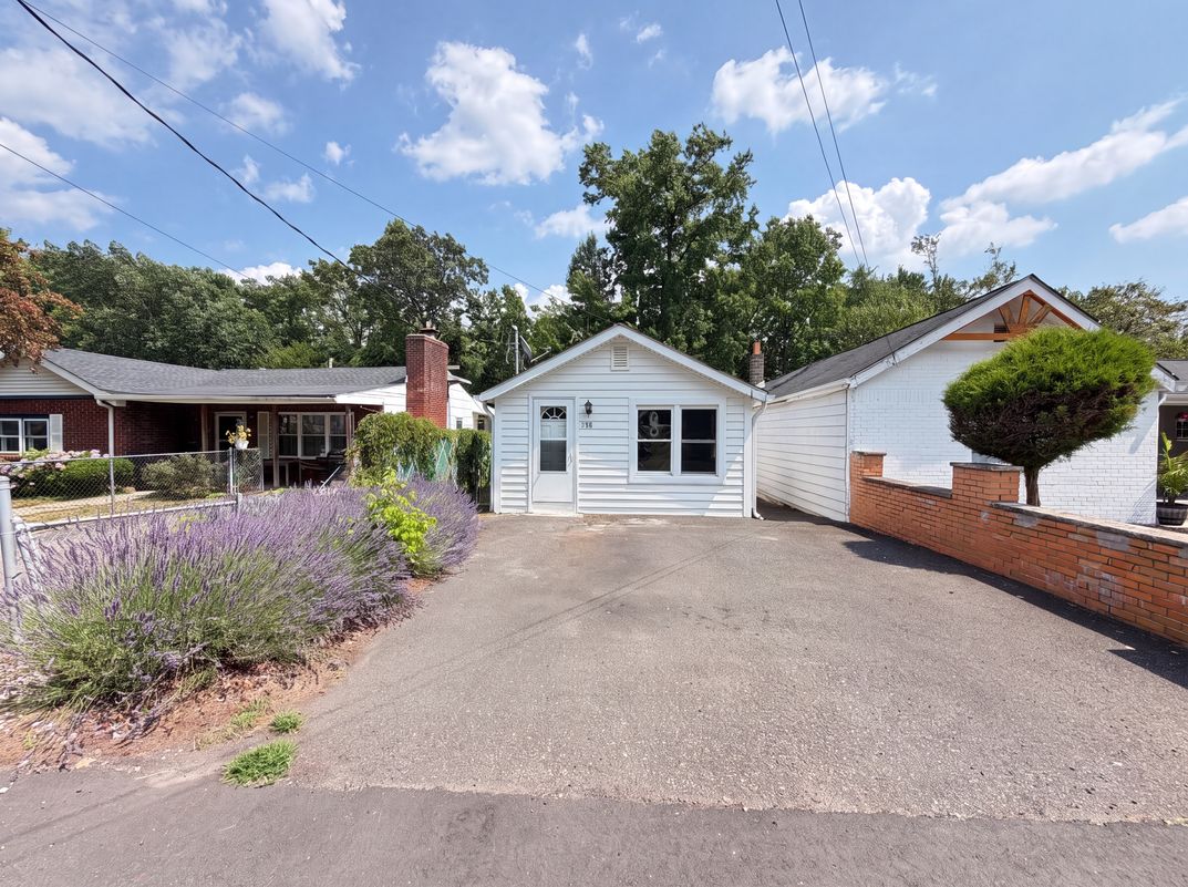 Property photo 1 of 936 Grove Ave