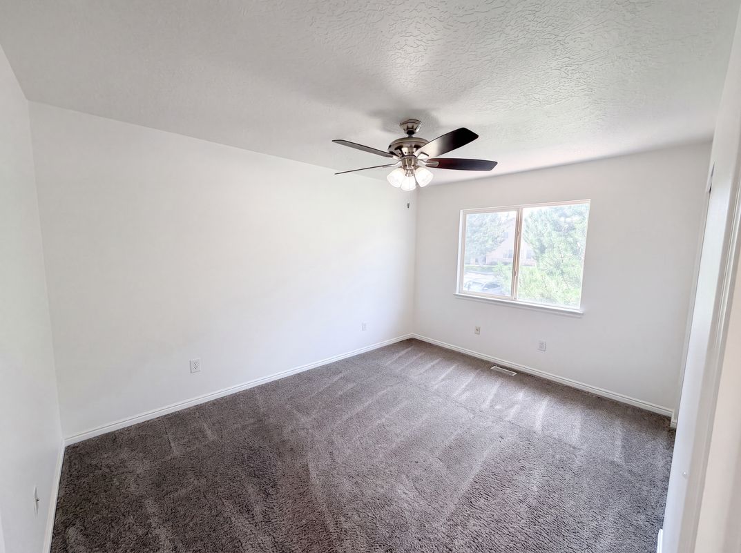 Photo 4 of 20 of 6943 W Bamburgh Way, West Valley City, UT