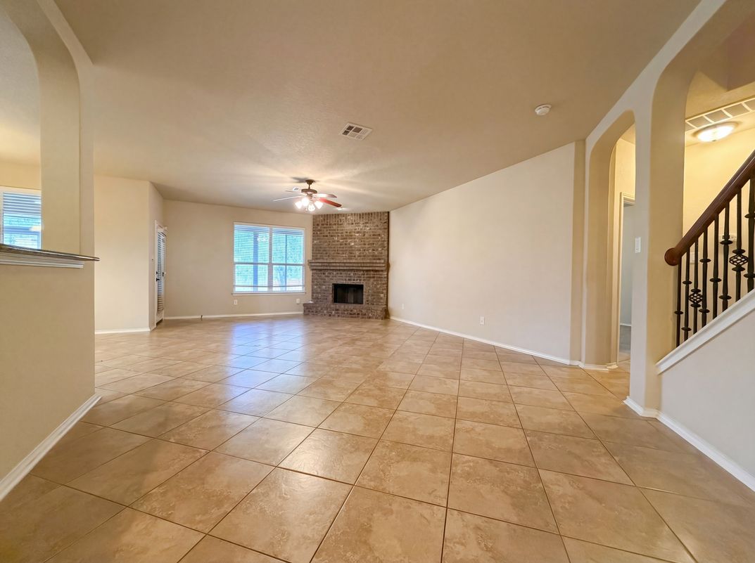 Photo 3 of 22 of 6941 Laura Hts, Schertz, TX