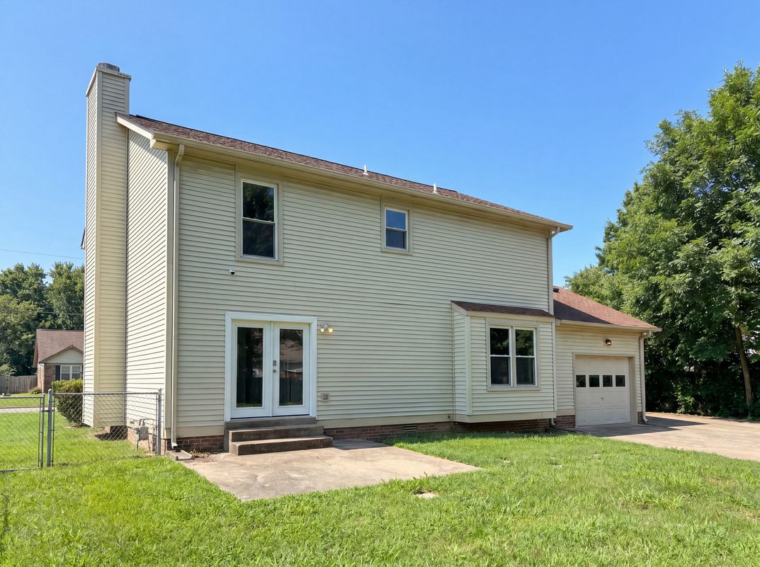 Photo 5 of 24 of 3402 Chaney Ln, Clarksville, TN