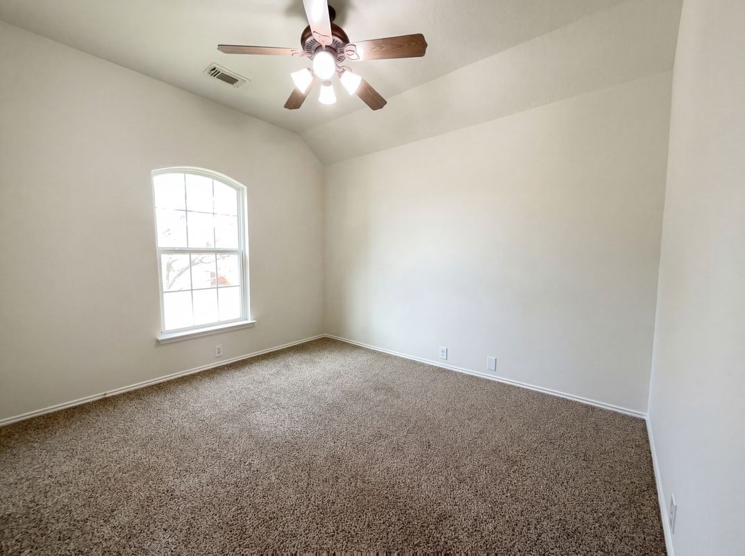 Photo 15 of 22 of 11919 Leaf Oak Dr, Houston, TX