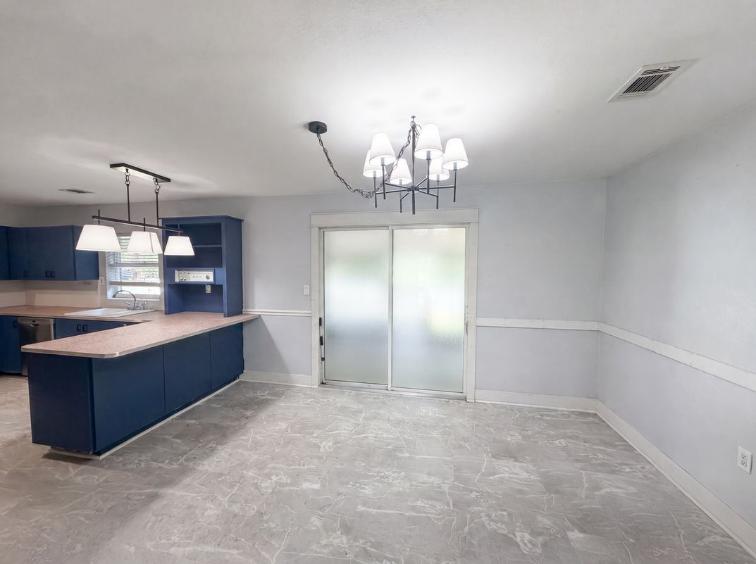 Photo 8 of 21 of 820 E Wisconsin Ave, Deland, FL