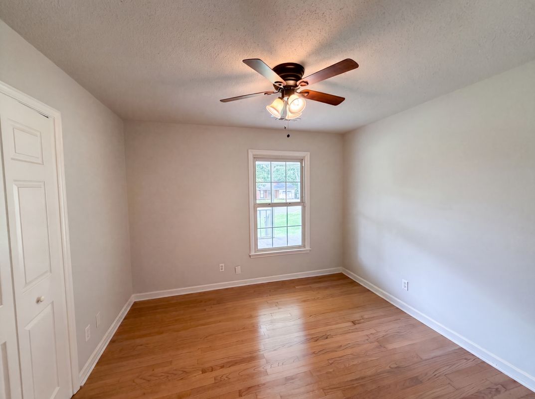 Photo 4 of 17 of 529 Timberlane Dr, Mount Holly, NC