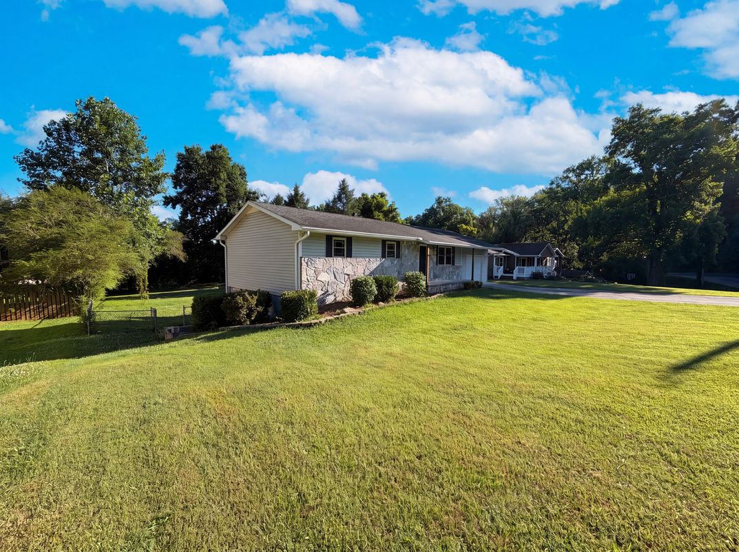 Photo 26 of 30 of 8505 Troutman Ln, Knoxville, TN