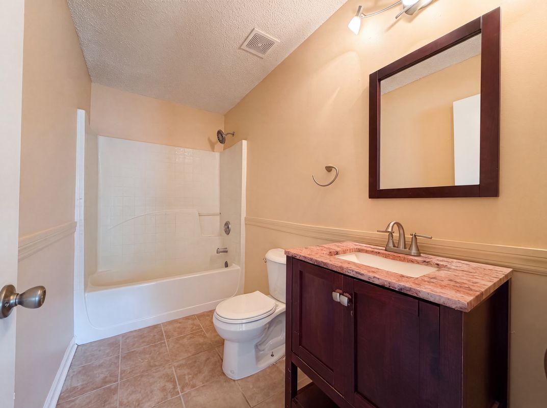 Photo 9 of 19 of 7923 Cherry Blossom Dr N, Jacksonville, FL