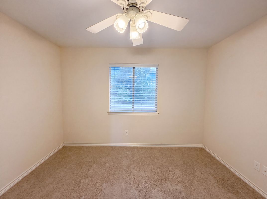 Photo 10 of 16 of 11117 Weatherford Dr, Belton, TX