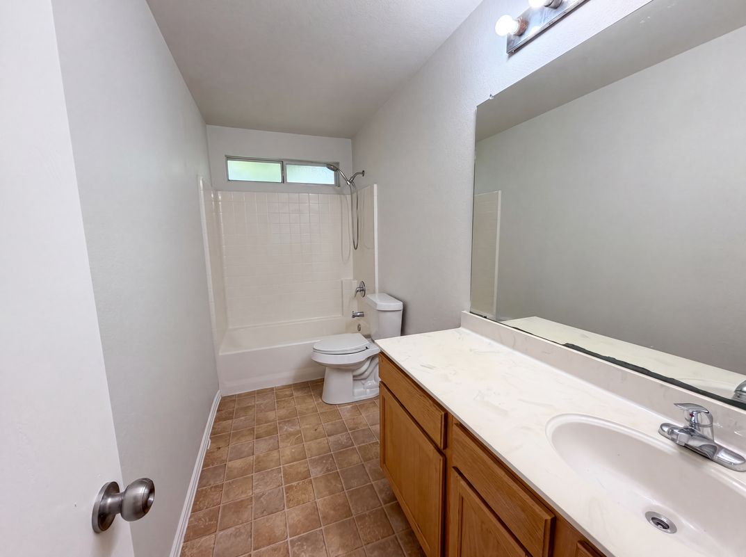 Photo 16 of 20 of 710 Encanto Dr, Leander, TX