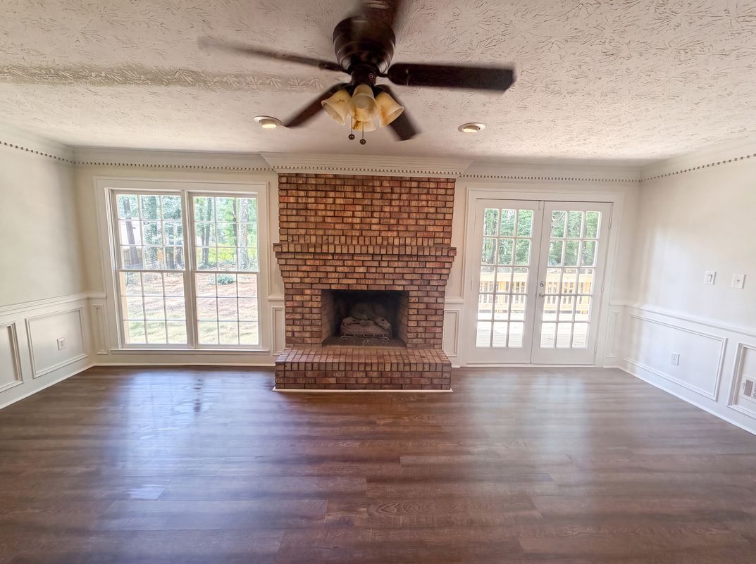 Photo 3 of 29 of 4379 Inns Brook Dr, Snellville, GA