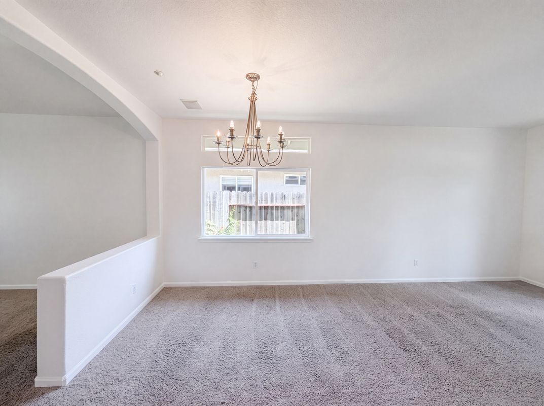 Photo 6 of 22 of 915 Wallace Dr, Woodland, CA