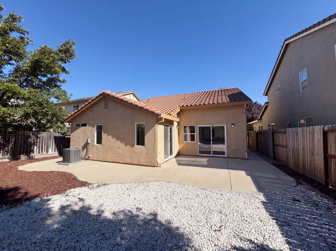 Photo 5 of 45 of 1570 Arcola Ave, Sacramento, CA