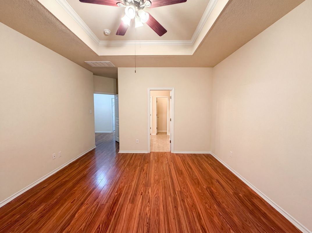 Photo 9 of 20 of 9816 Mullins Crossing Dr, Fort Worth, TX