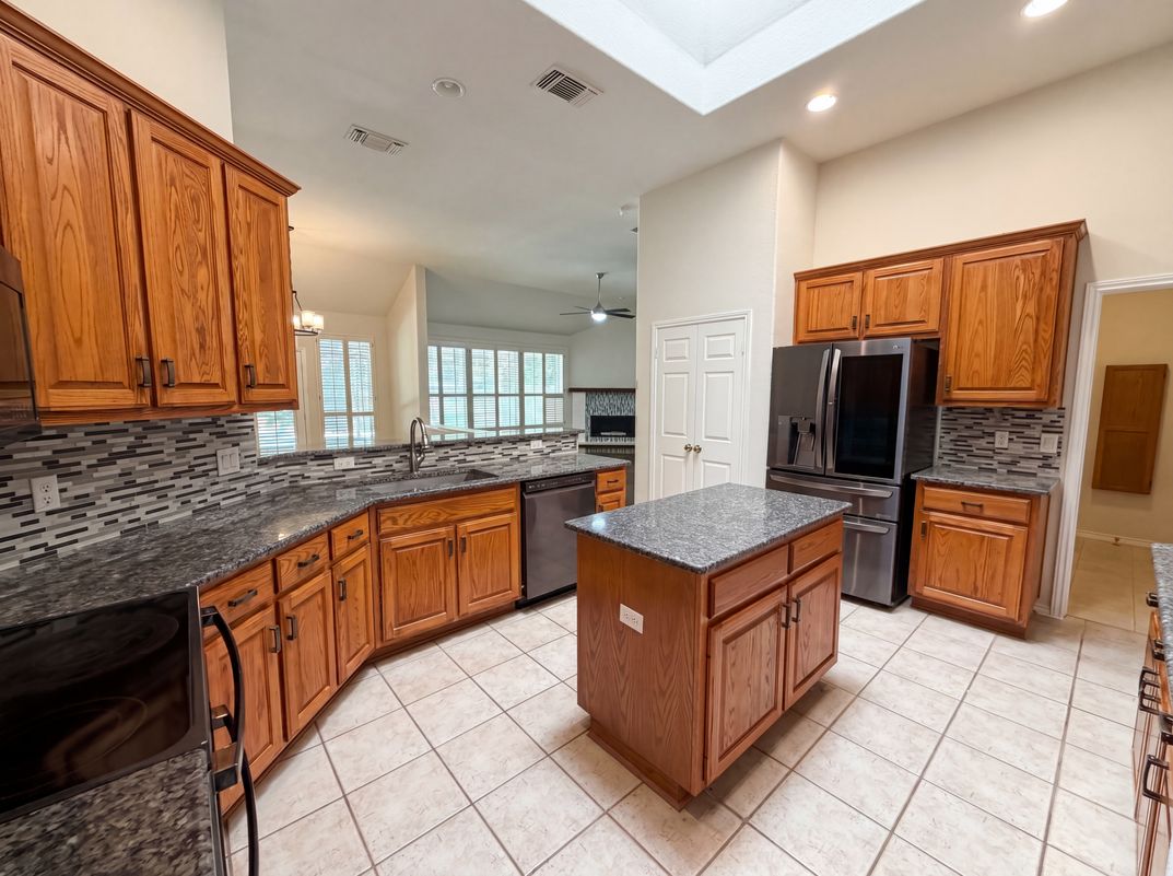 Photo 2 of 24 of 117 Brentwood Dr, Georgetown, TX