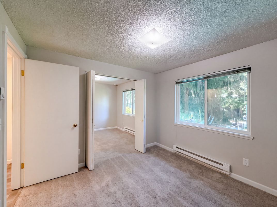 Photo 13 of 24 of 650 SW Meadow Dr, Beaverton, OR