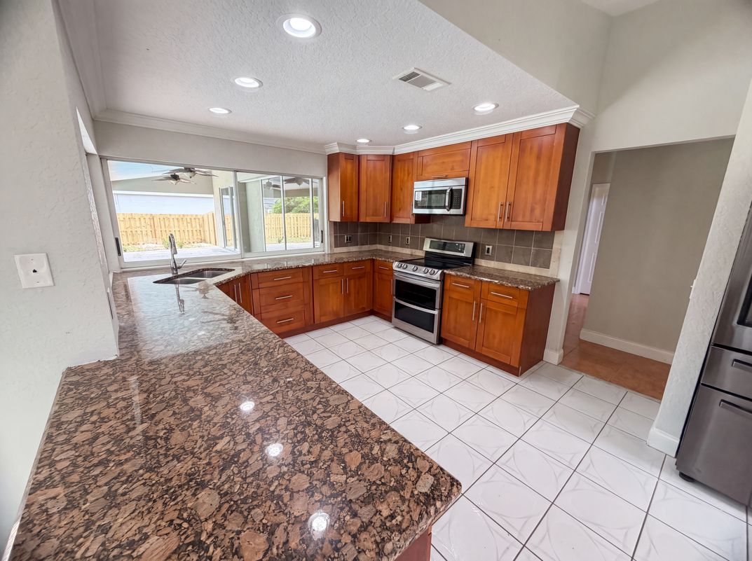 Photo 10 of 29 of 711 SE Celtic Ave, Port Saint Lucie, FL