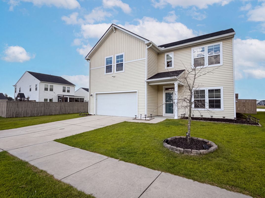 Property photo 1 of 142 Lucca Dr
