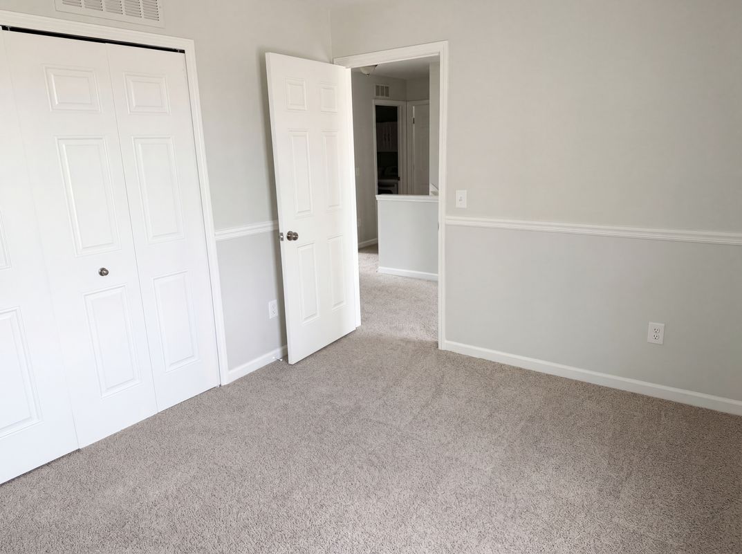 Photo 13 of 44 of 42824 Greystone Dr, Sterling Heights, MI