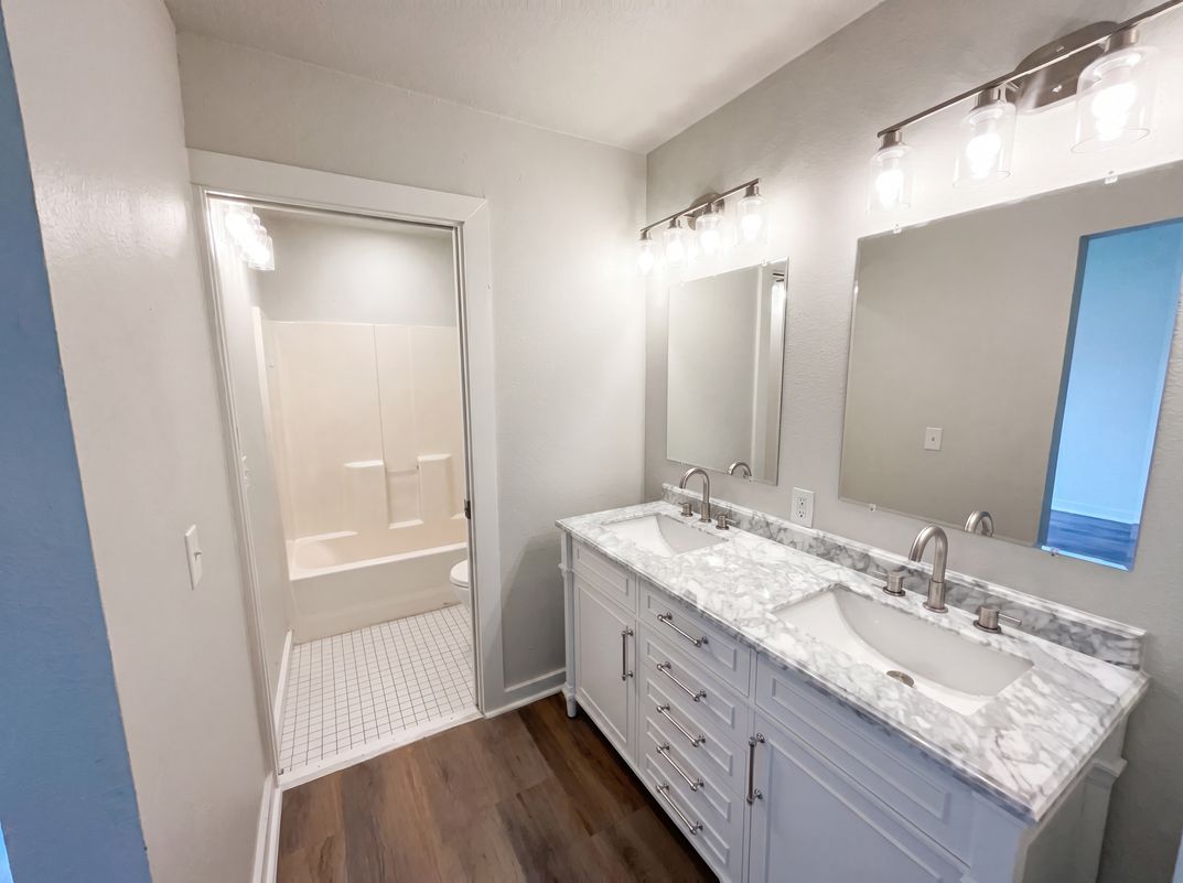 Photo 11 of 19 of 1154 S Ellison Dr, San Antonio, TX