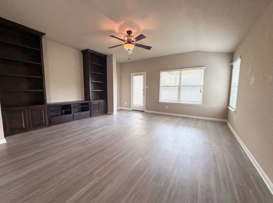 Photo 3 of 16 of 789 Wolfeton Way, New Braunfels, TX