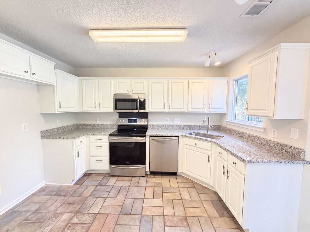 Photo 6 of 21 of 3016 Wyntree Ct, Matthews, NC
