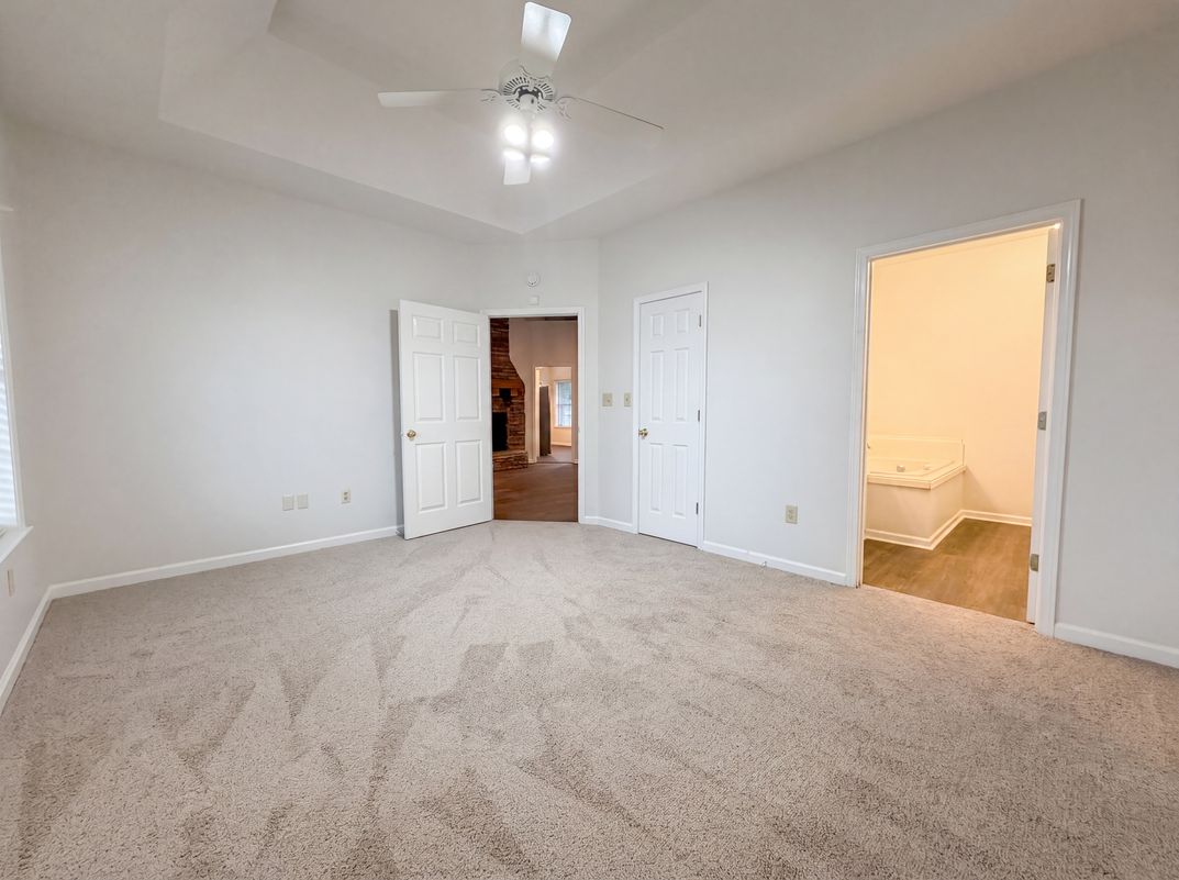 Photo 4 of 20 of 101 Cambridge Pointe Dr, Alabaster, AL