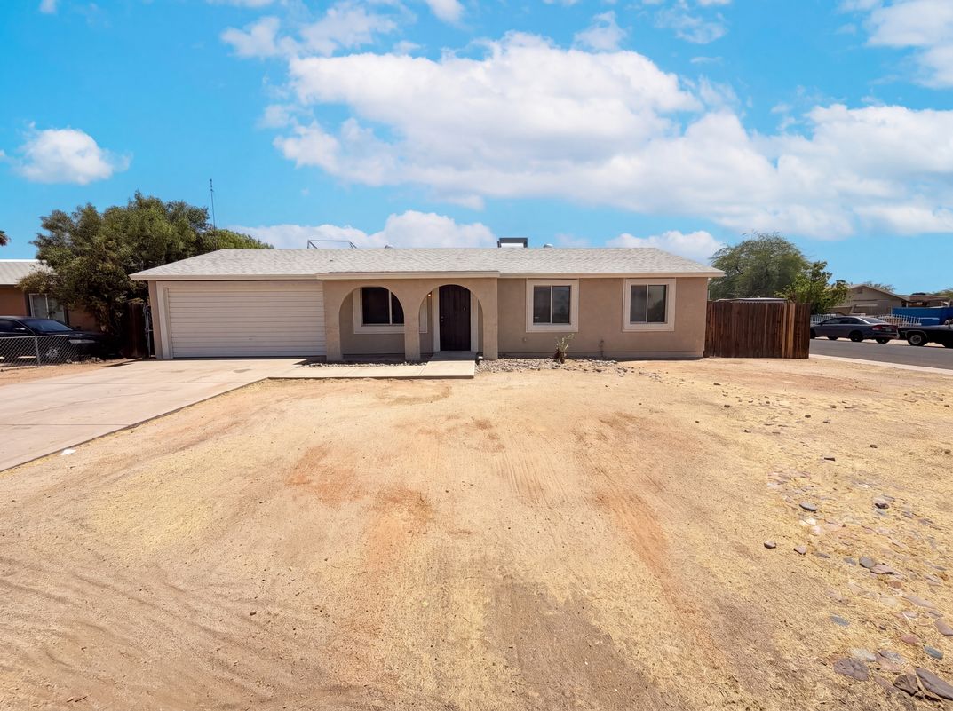 Property photo 1 of 2831 N 70th Dr