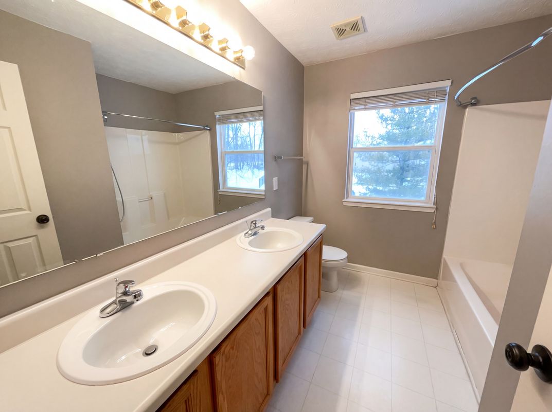 Photo 16 of 21 of 5259 Baysdon Cir, Indianapolis, IN
