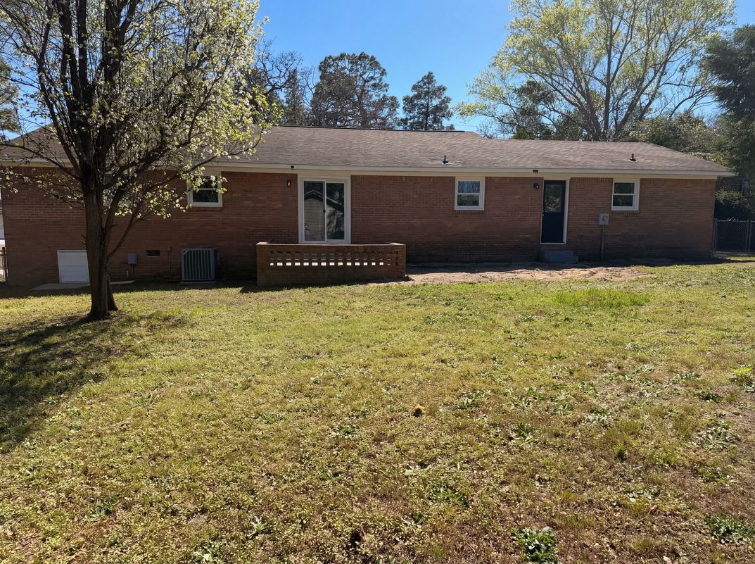 Photo 5 of 22 of 2774 Emanuel Church Rd, West Columbia, SC