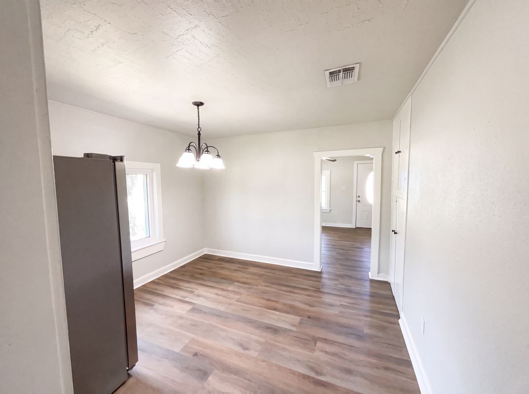 Photo 6 of 17 of 725 Kelly St, Poteet, TX
