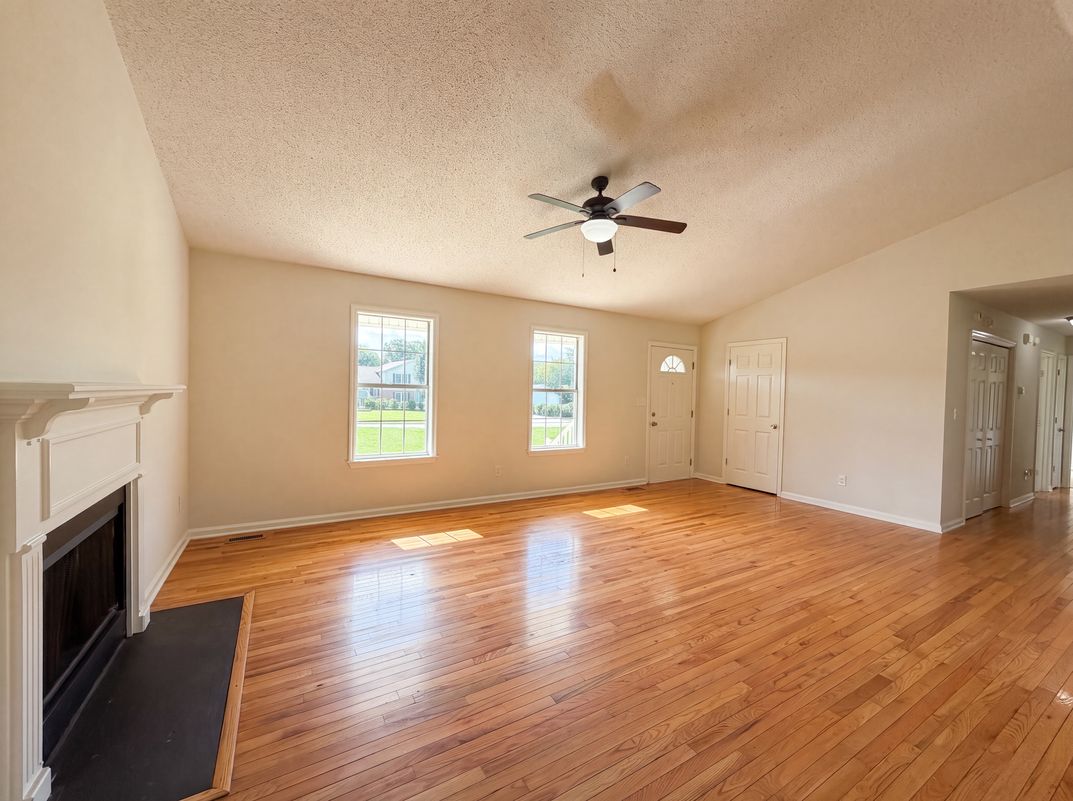 Photo 16 of 22 of 1112 Claire Dr, Spring Hill, TN