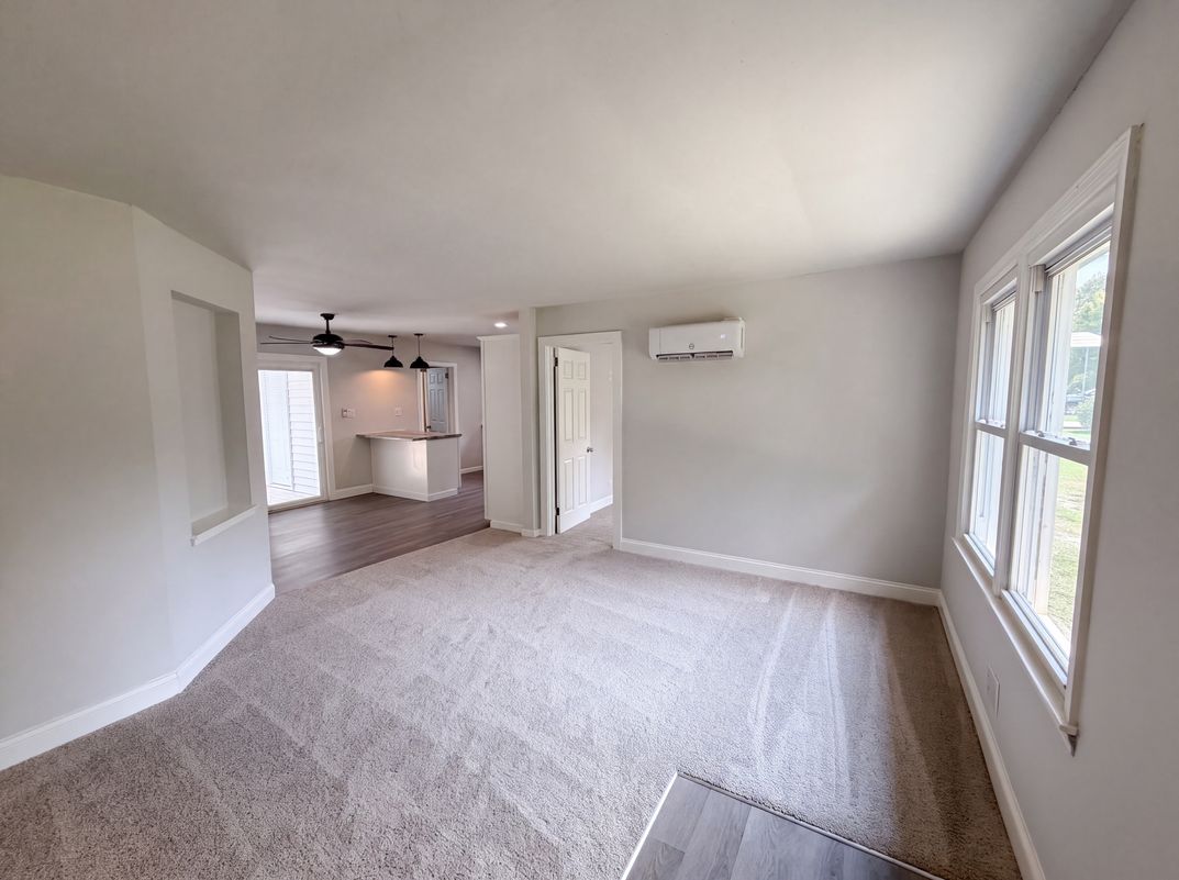 Photo 3 of 20 of 704 Morningside Dr, Mount Holly, NC