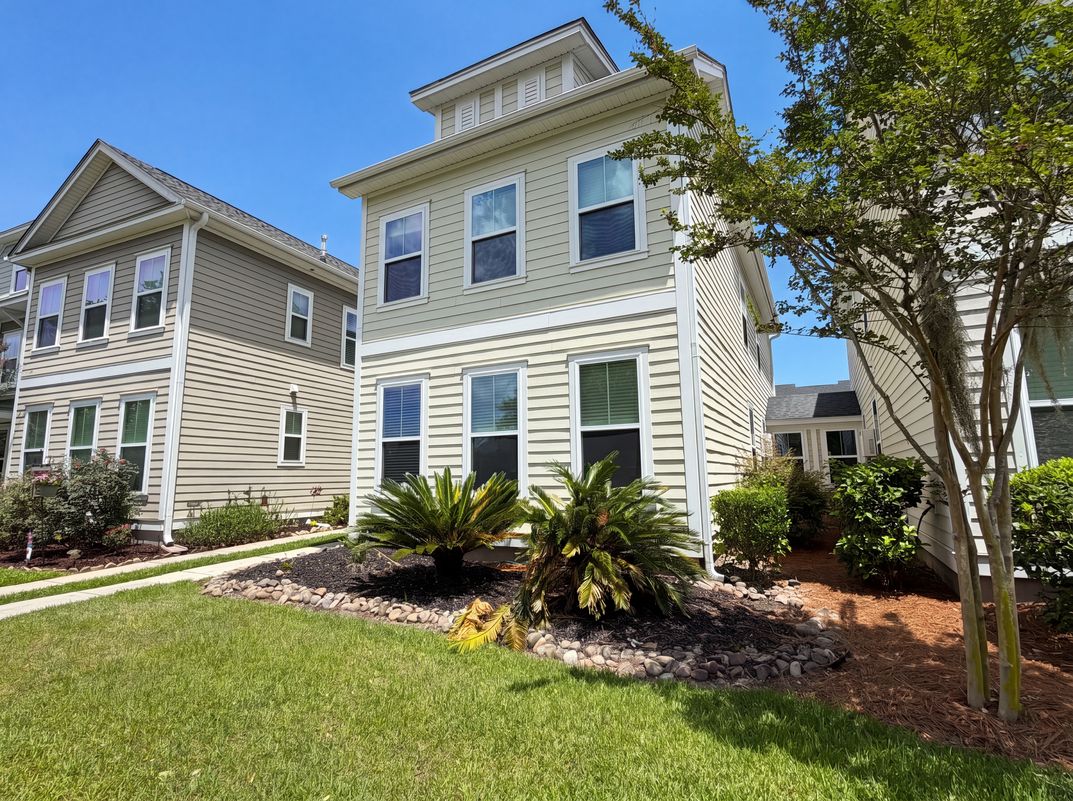 Photo 13 of 15 of 1013 Ashley Garden Blvd, Charleston, SC