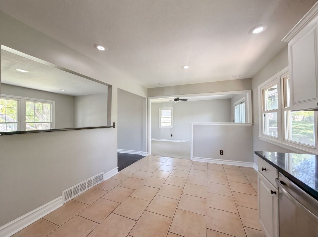 Photo 9 of 21 of 3809 S Drumm Ave, Independence, MO