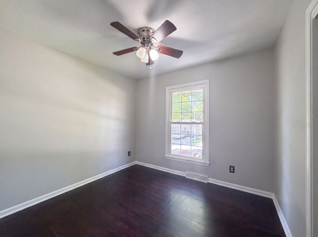 Photo 4 of 21 of 3809 S Drumm Ave, Independence, MO