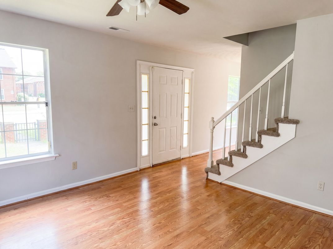 Photo 3 of 25 of 625 E Princess Anne Rd, Norfolk, VA