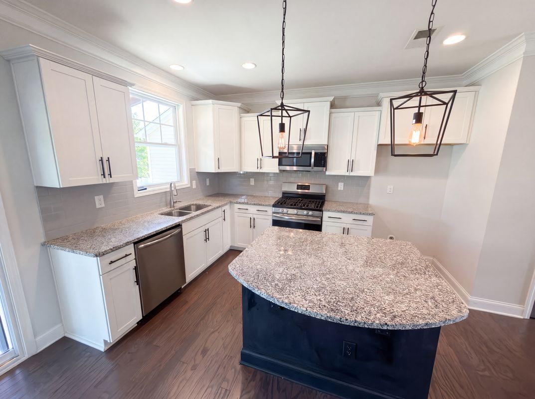 Property photo 2 of 7020 Chrysanthemum Rd